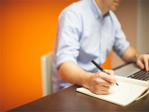 員工受傷醫(yī)療費(fèi)用必須要雇主承擔(dān)嗎